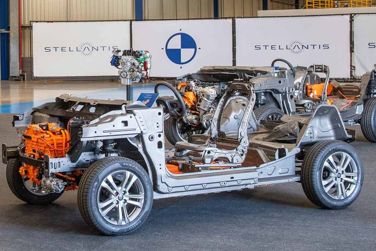 Stellantis confirma novos investimentos em Pernambuco para fazer carros híbridos