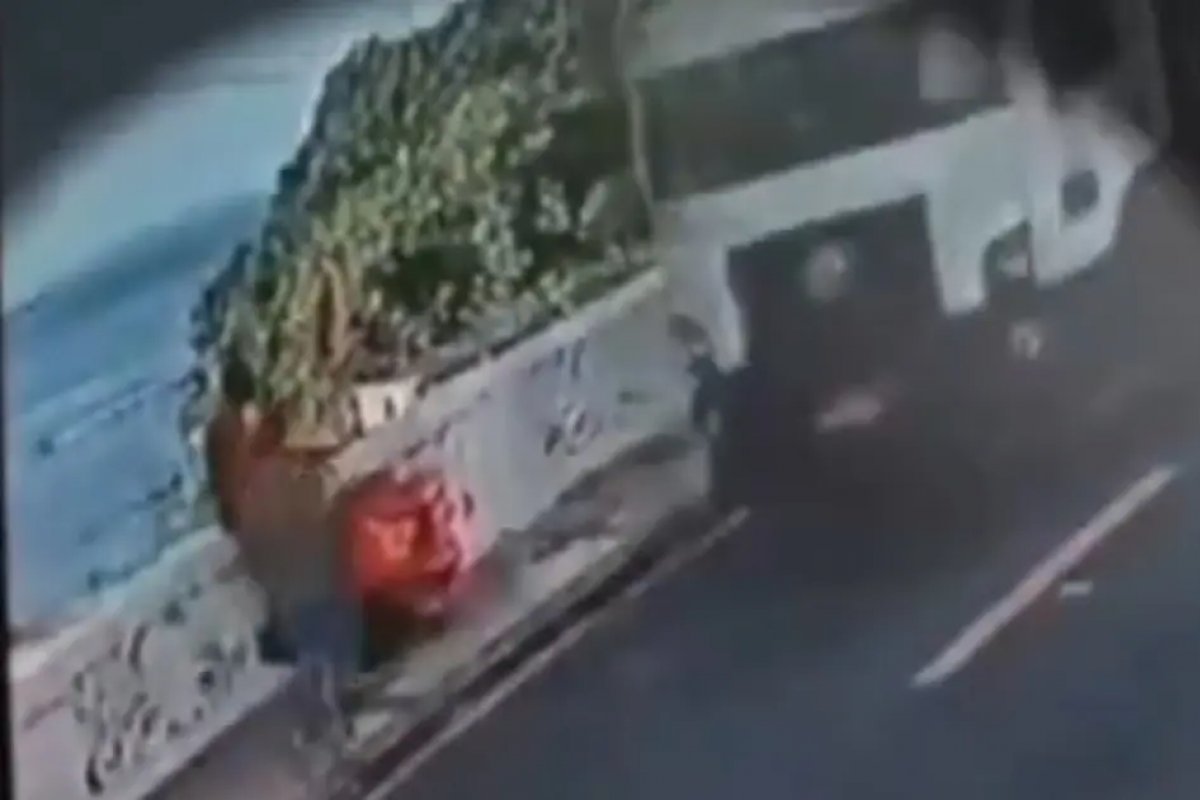 Vídeo: homem é atingido por fiação na Ladeira da Barra e leva 40 pontos no rosto