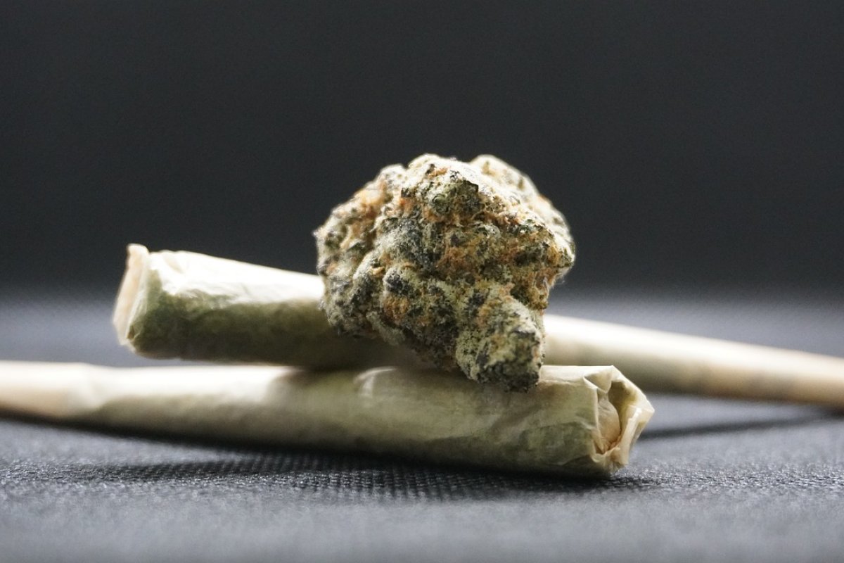 Alemanha aprova projeto que legaliza uso recreativo da maconha 