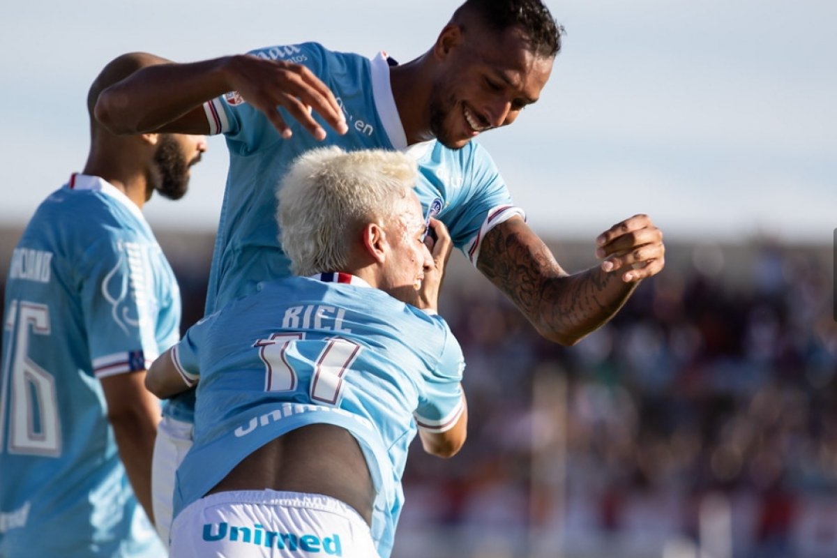 Vídeo: Bahia vira sobre Juazeirense e reassume liderança do Baiano; confira os gols 