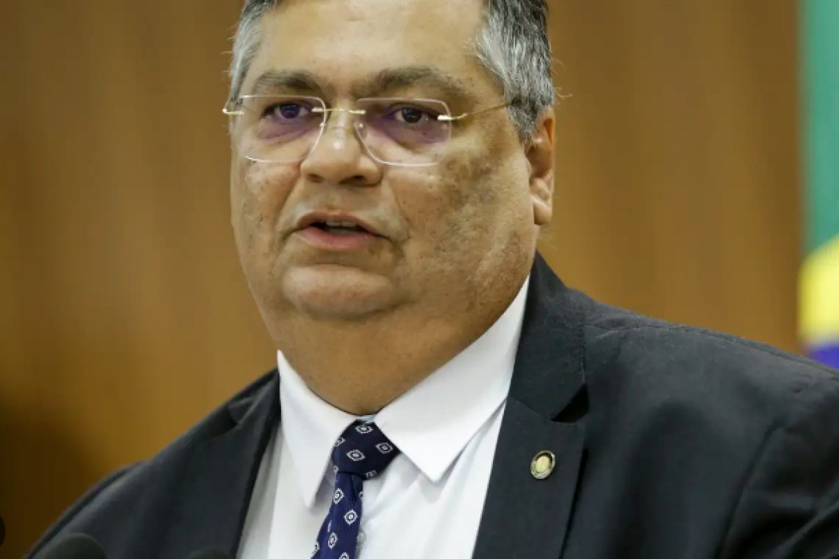 Primeiro voto de Dino no STF é a favor do vínculo entre motorista e Uber