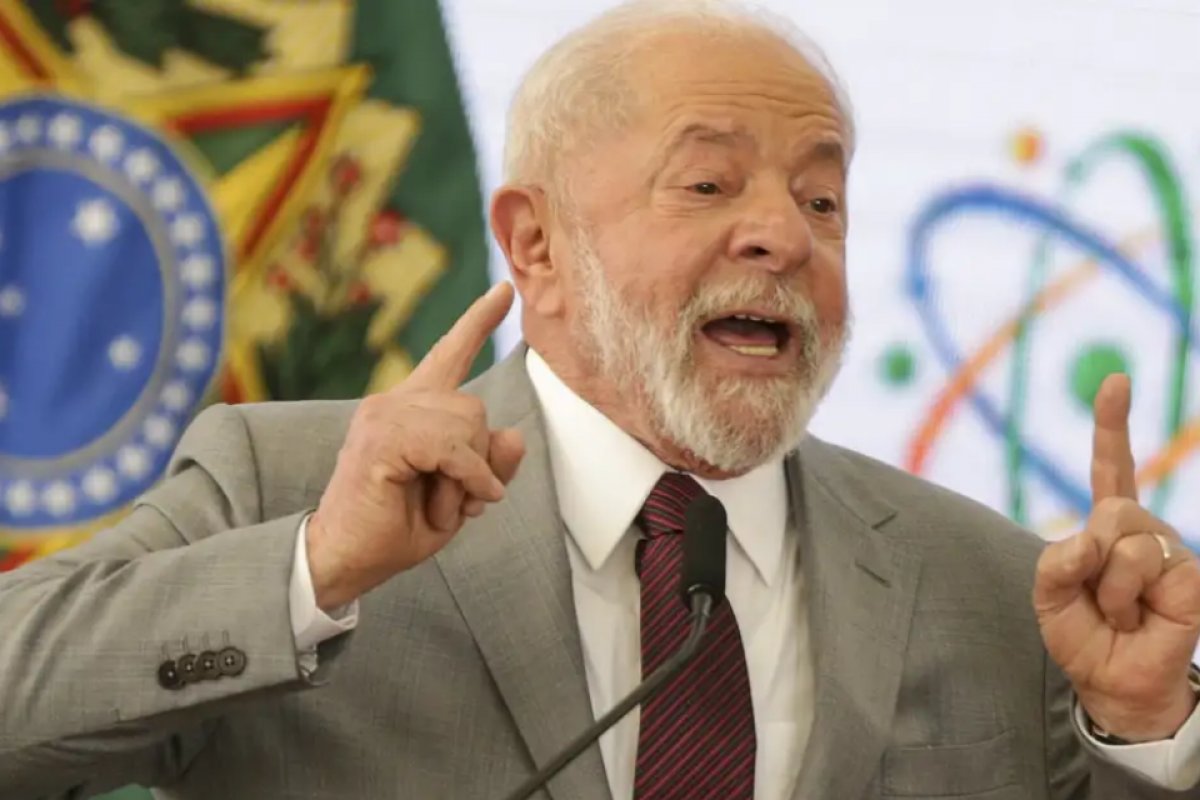 Governo ameaça tirar cargo e verba de deputados que assinaram impeachment de Lula