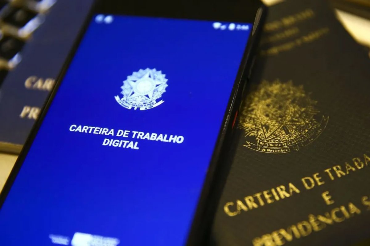 Taxa de desemprego fica em 7,6% nos três meses até janeiro, aponta IBGE 
