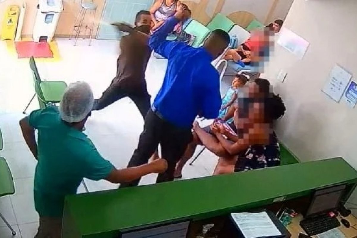 Homem armado com espada invade emergência pediátrica em Feira de Santana