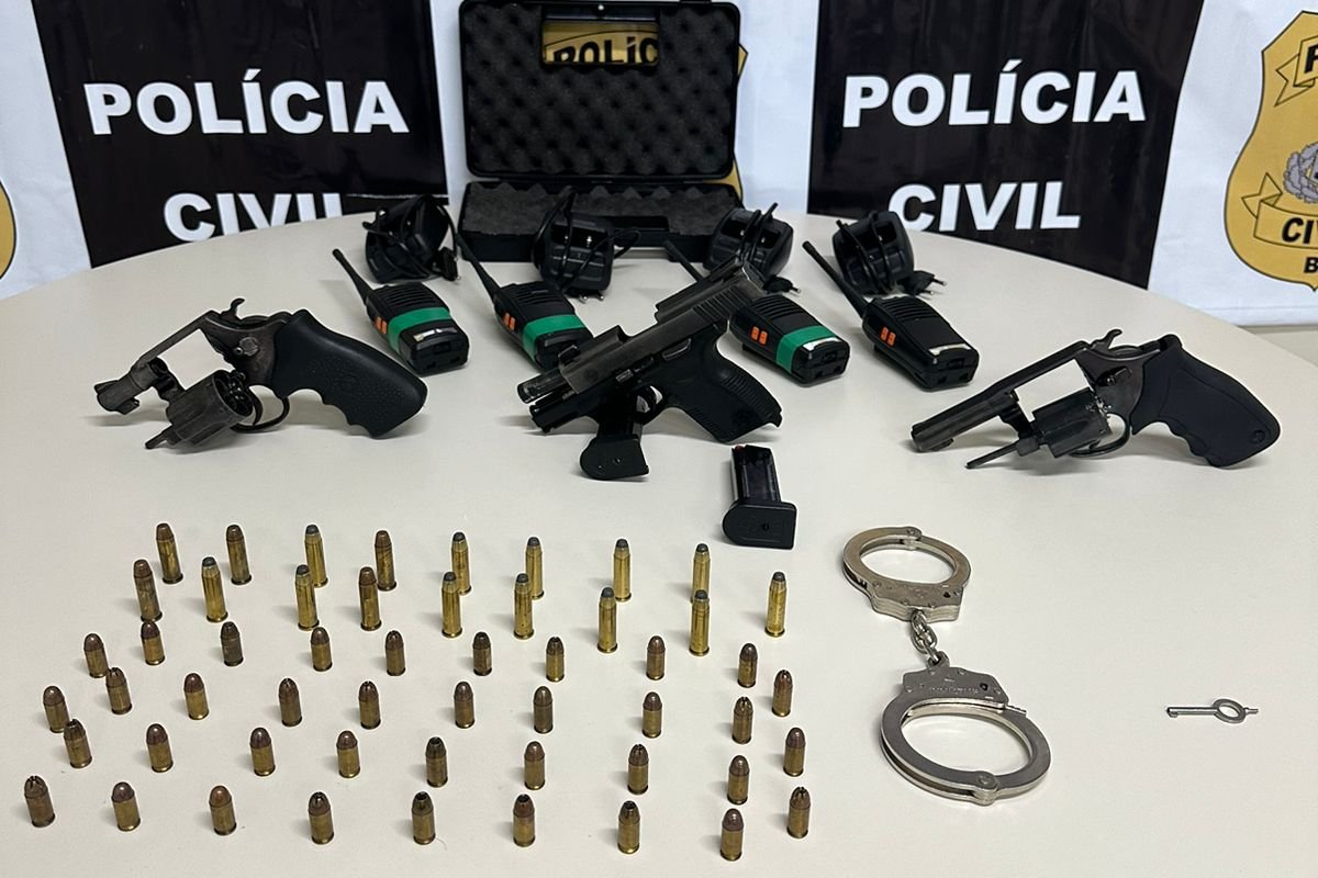 Homem é preso por porte ilegal de armas durante operação contra estelionatários 