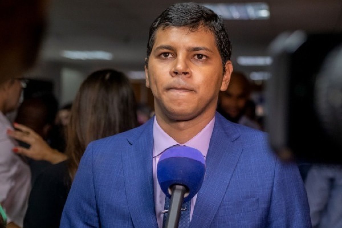 Deputado bolsonarista apresenta PL contra uso de banheiro por identidade de gênero