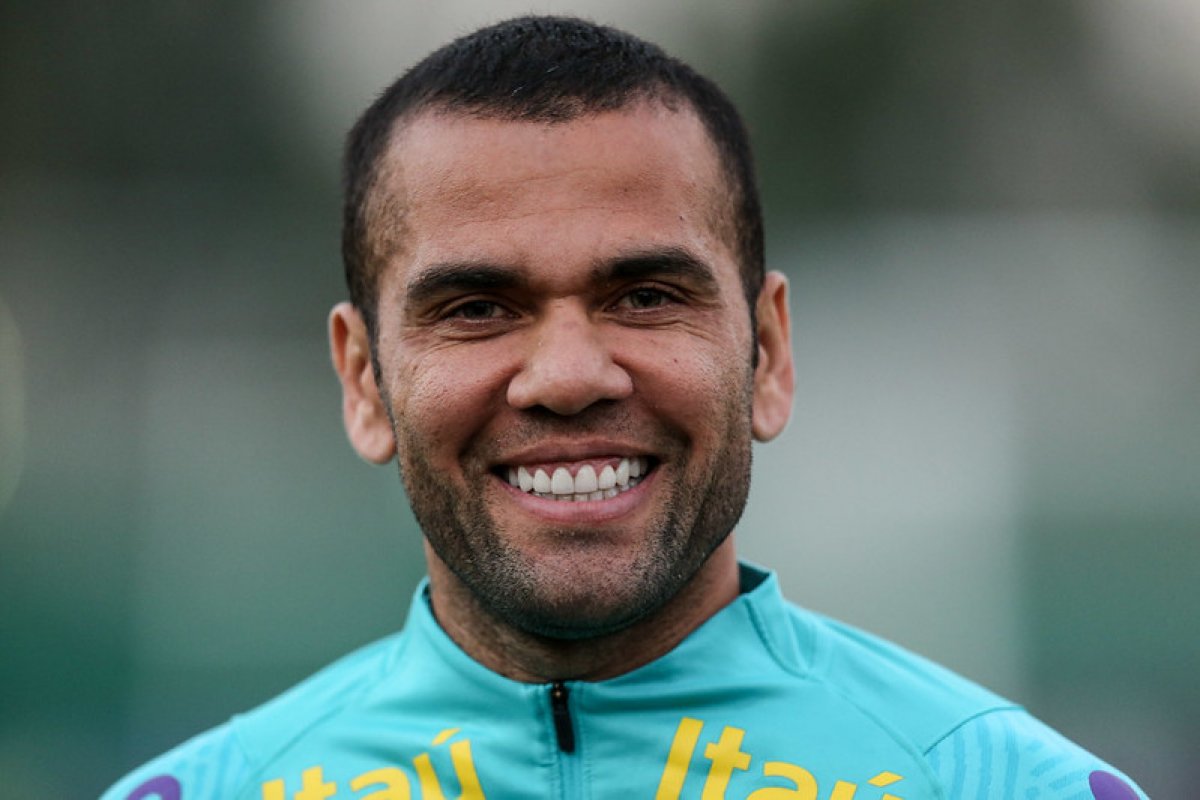 Preso, Daniel Alves pode receber quase R$ 50 milhões do governo espanhol