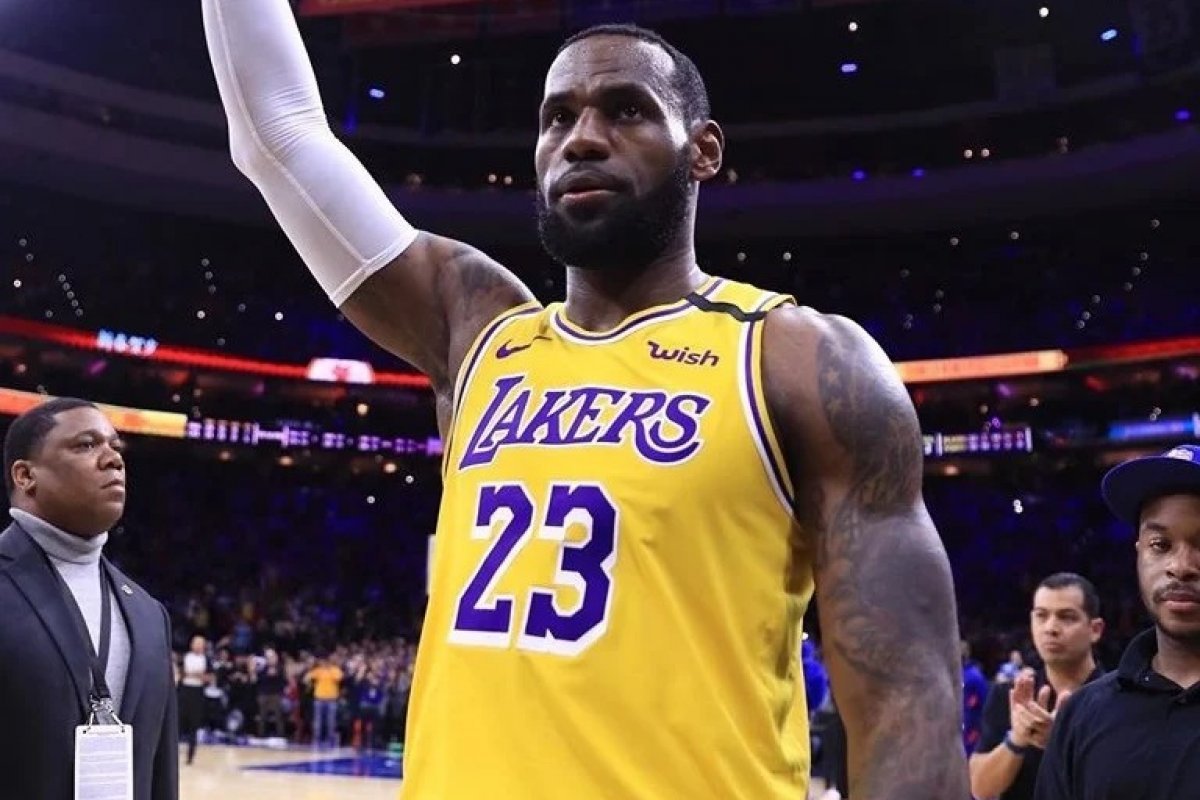 Lebron James faz história e alcança marca dos 40 mil pontos na NBA
