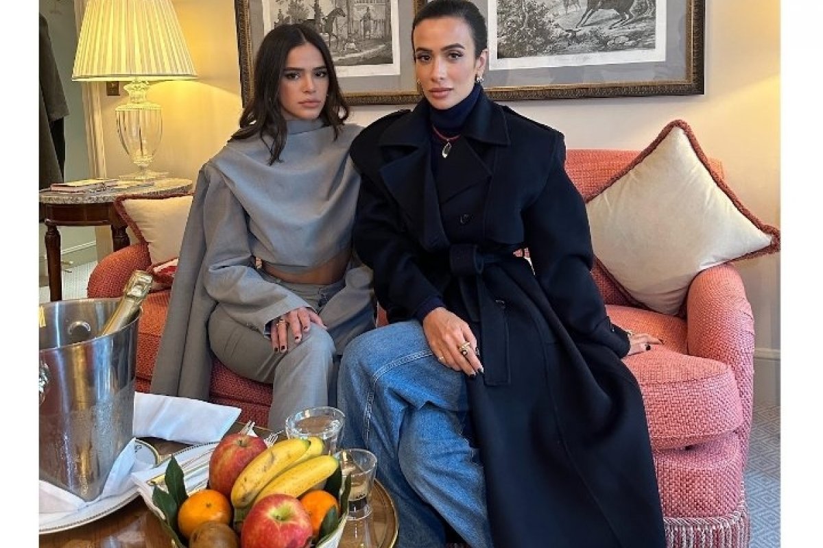 Bruna Marquezine se emociona em entrevista com Silvia Braz durante a Paris Fashion Week! 