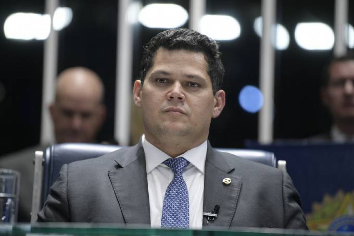 Assessores de Alcolumbre recebem R$ 20 mil de diárias pagas durante recesso do fim de ano