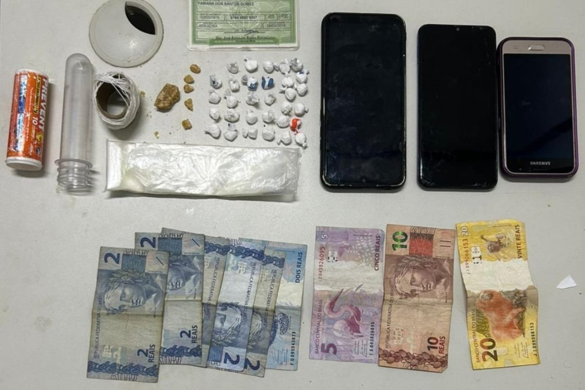 Drogas e celulares roubados são apreendidos pela PM em Jequié 