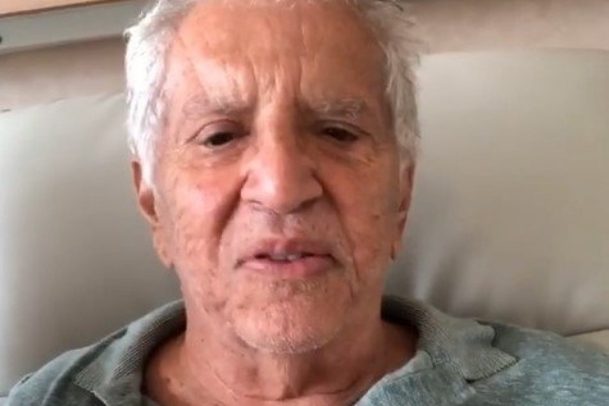 Iogurte estragado leva Carlos Alberto de Nóbrega para o hospital 