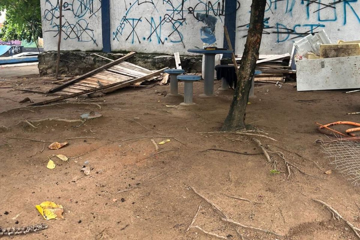 Construções irregulares usadas por suspeitos de tráfico de drogas foram demolidas