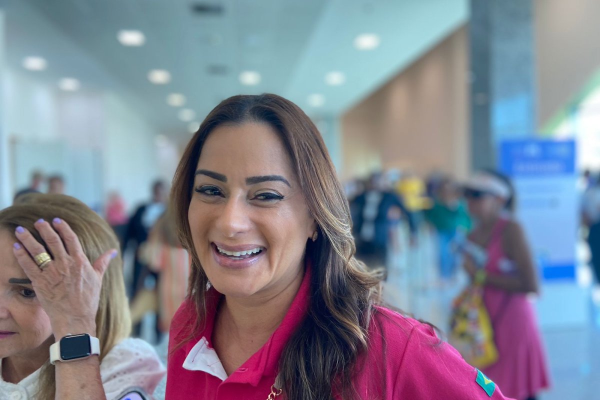 'Princesa Diana do Brasil', diz Lorena Brandão sobre Michelle Bolsonaro 