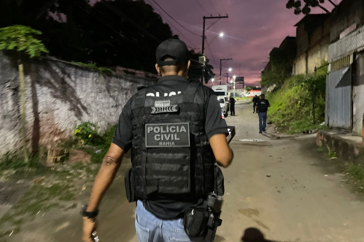 Homem é preso por enterrar corpo de mulher em matagal no interior da Bahia