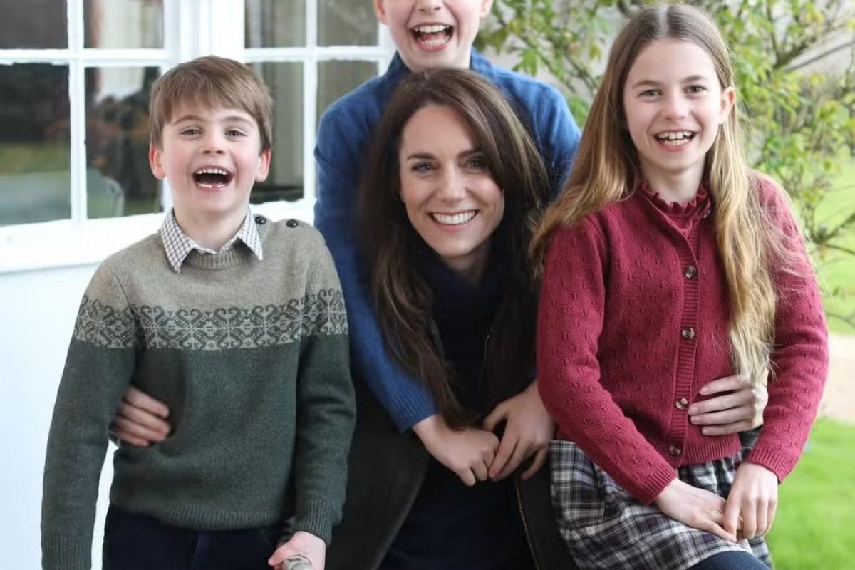 Kate Middleton publica primeira foto oficial após cirurgia 