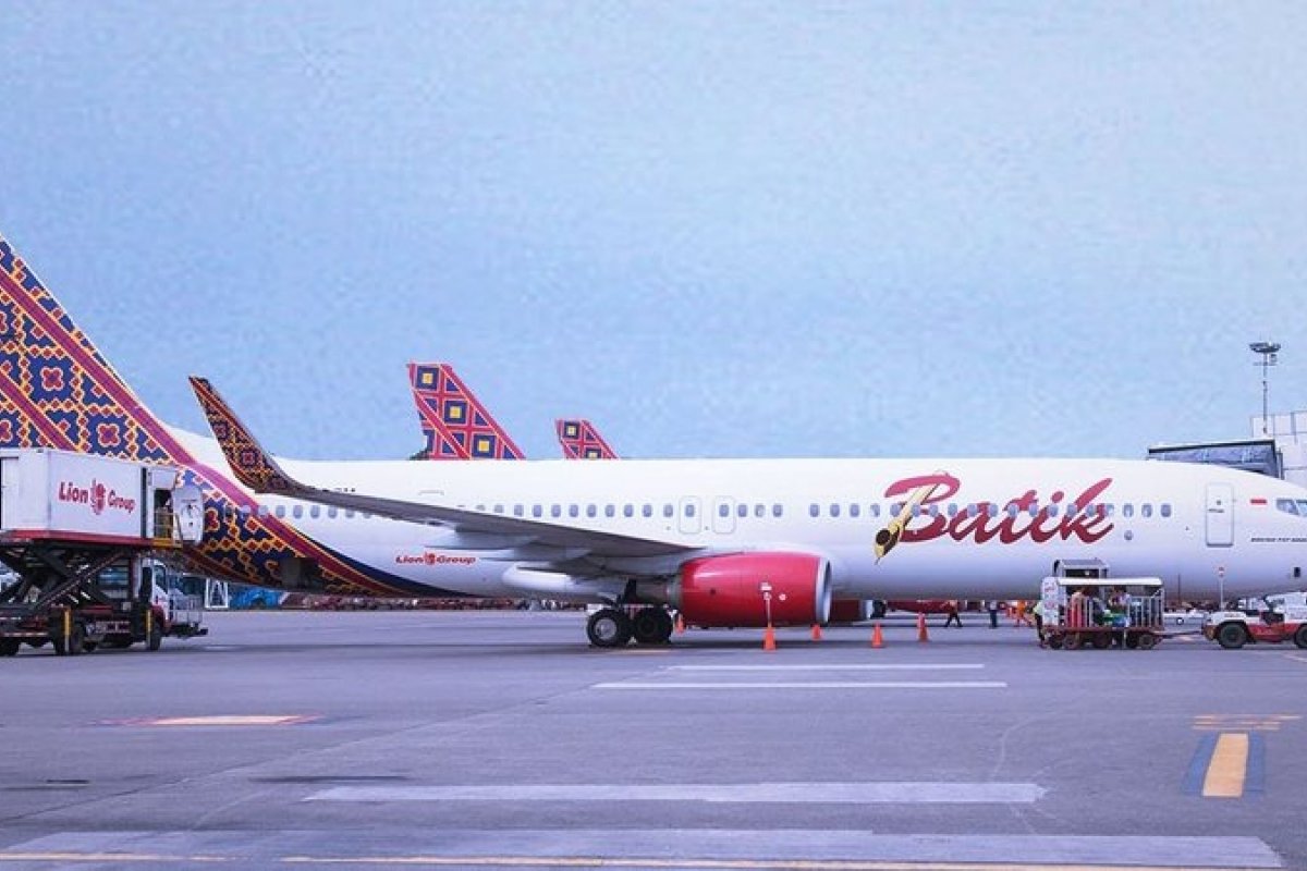  Pilotos cochilam e avião com 153 passageiros desvia rota na Indonésia 