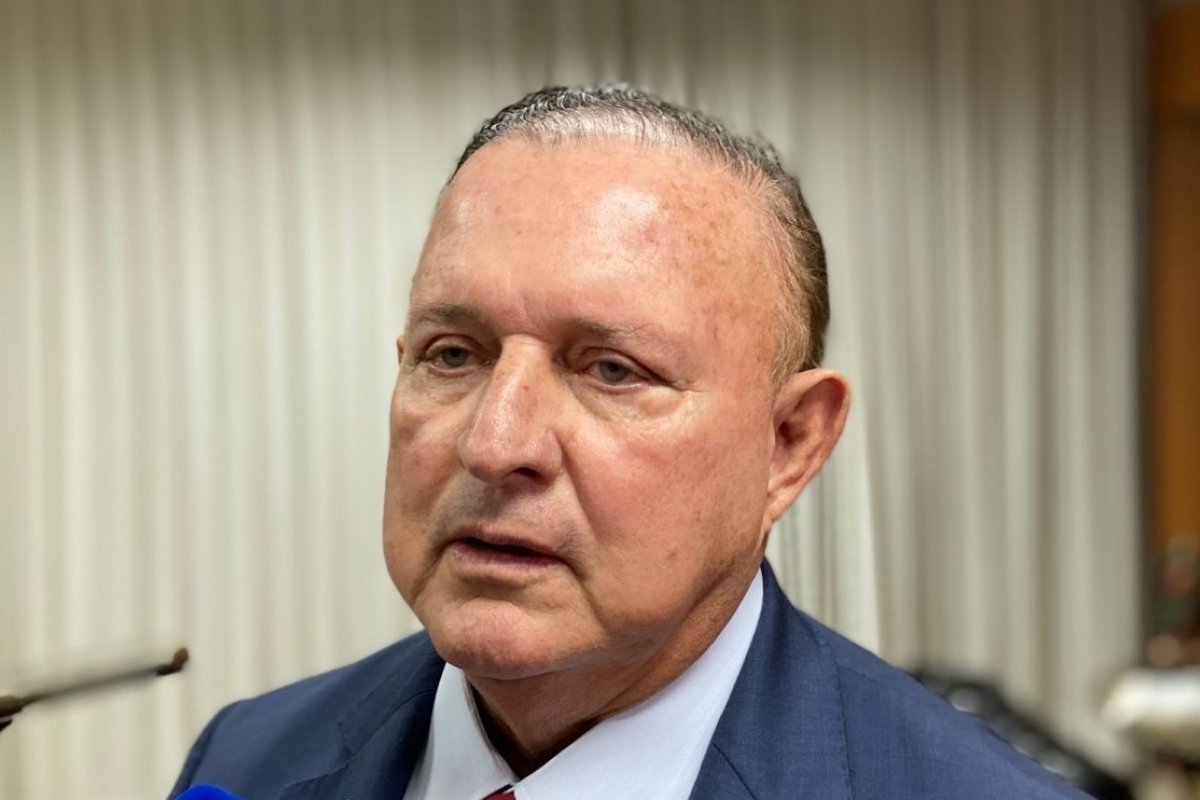 Adolfo Menezes diz que PEC Reeleição será pautada para votação na quarta (13)