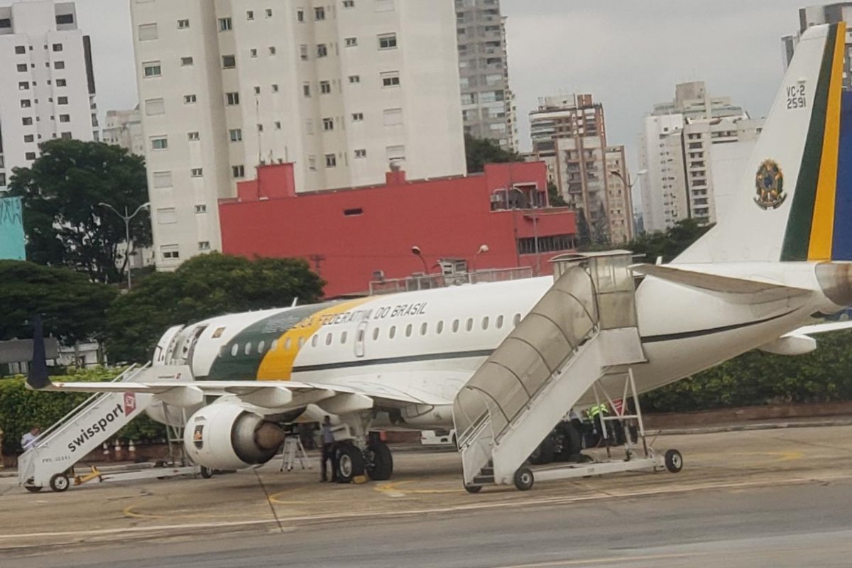 Depois de fim de semana no Guarujá, Bolsonaro volta a Brasília 