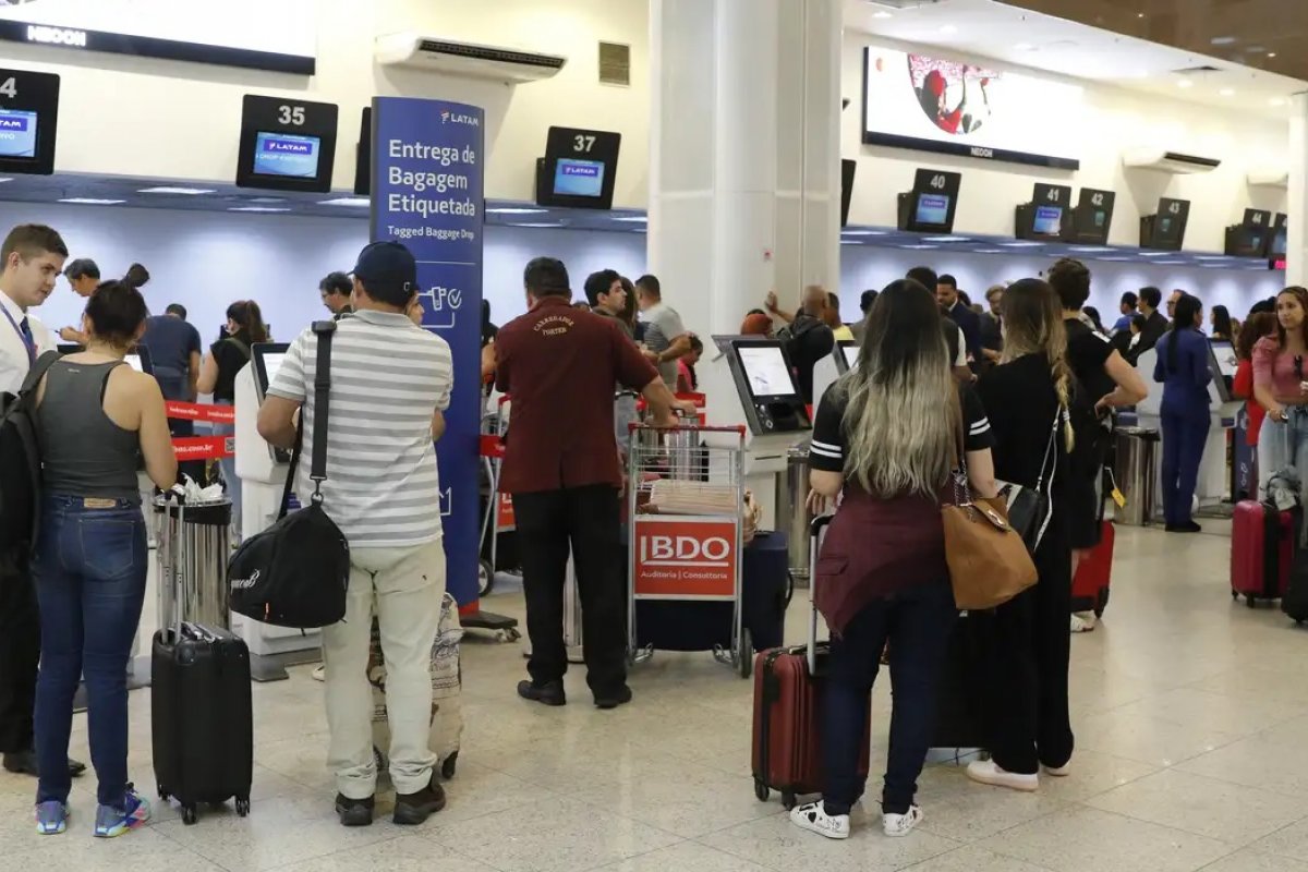 Brasil e Argentina derrubam limite para voos de passageiros entre os dois países