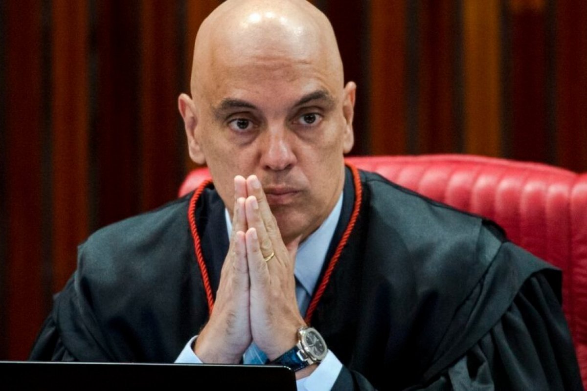 "Autoridades 'covardes' que instigaram invasão da praça dos três poderes se escondem na imunidade parlamentar", afirma Moraes