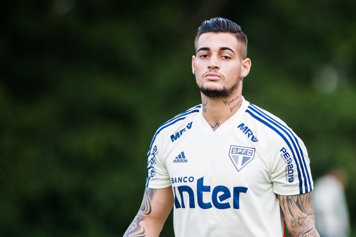 Atlético-GO acerta empréstimo do goleiro Jean, do São Paulo