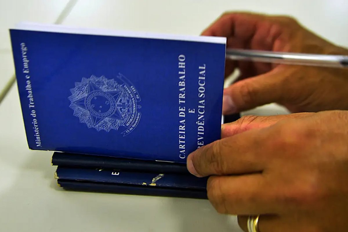 Brasil abre mais de 180 mil vagas de empregos com carteira assinada em janeiro, revela Caged  