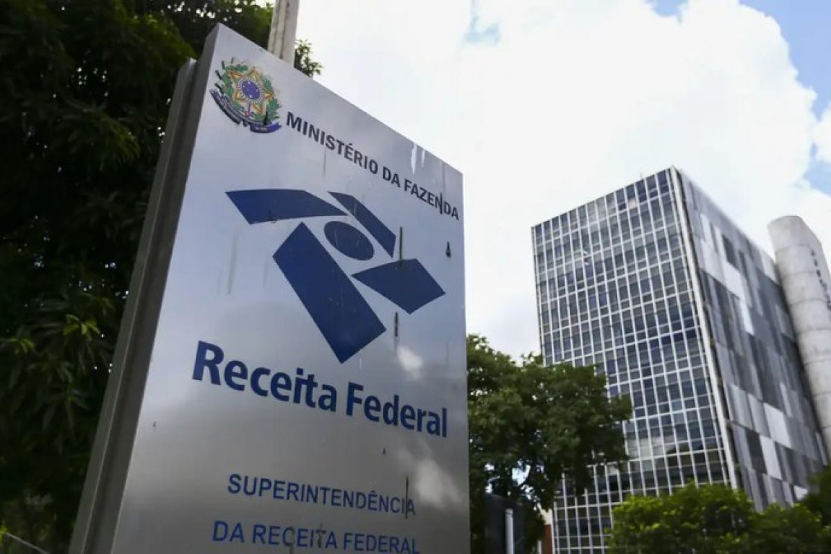 Receita Federal prorroga para 2025 a extinção da DIRF