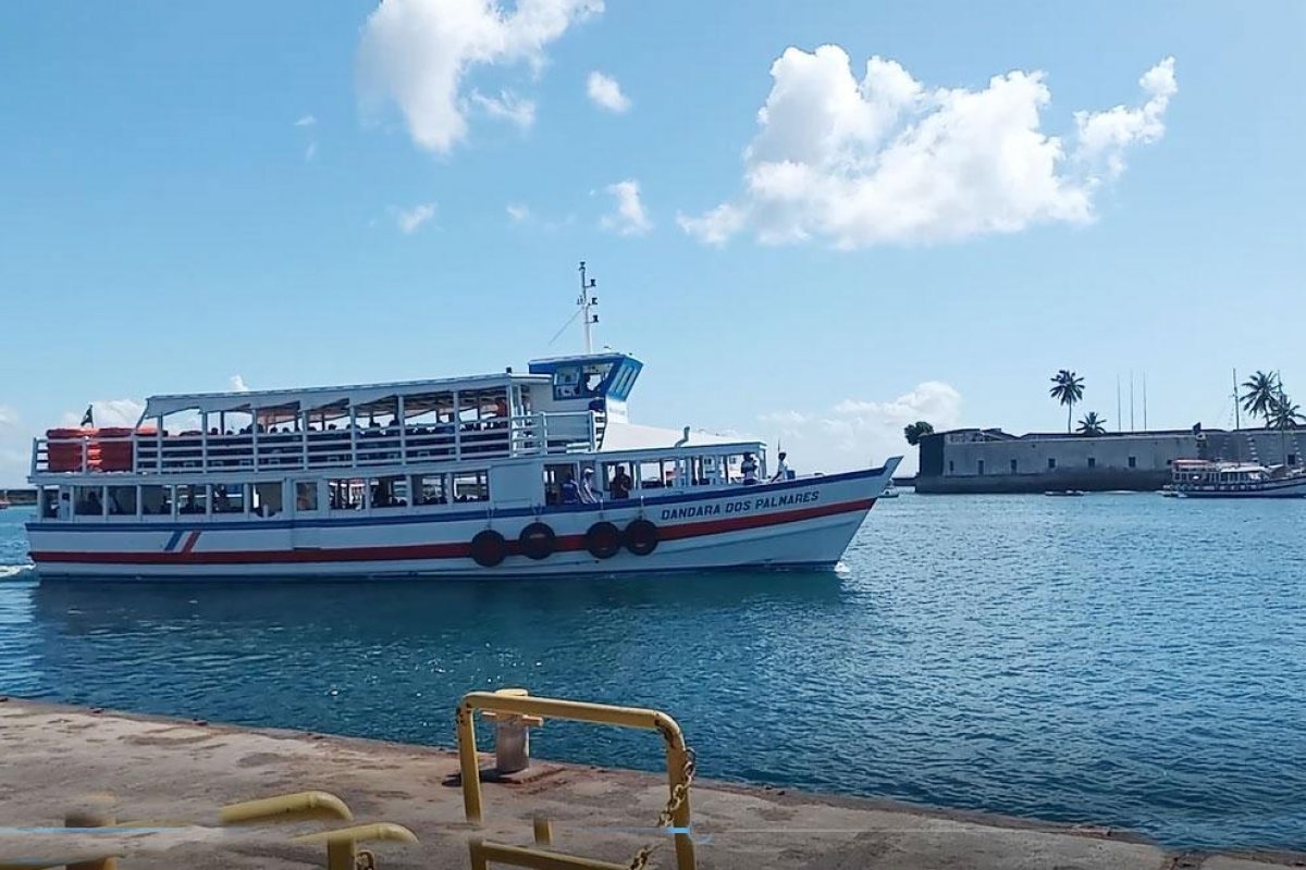 Seis embarcações operam neste sábado (16) na Travessia Salvador-Mar Grande