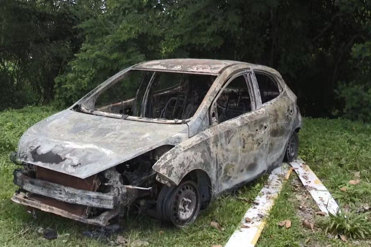 Corpo é encontrado em porta-malas de carro queimado no sul da Bahia 