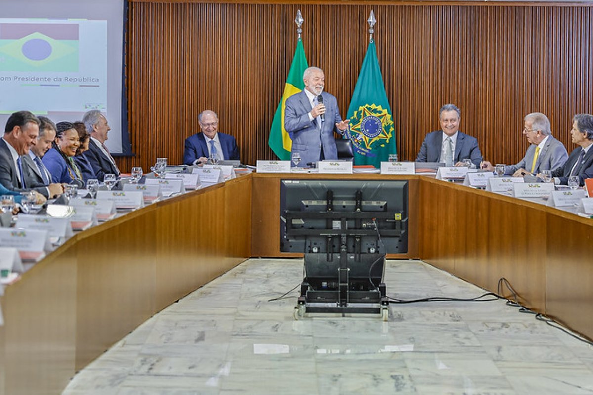 Lula se reúne com ministros e cobra empenho: ‘precisamos fazer muito mais’