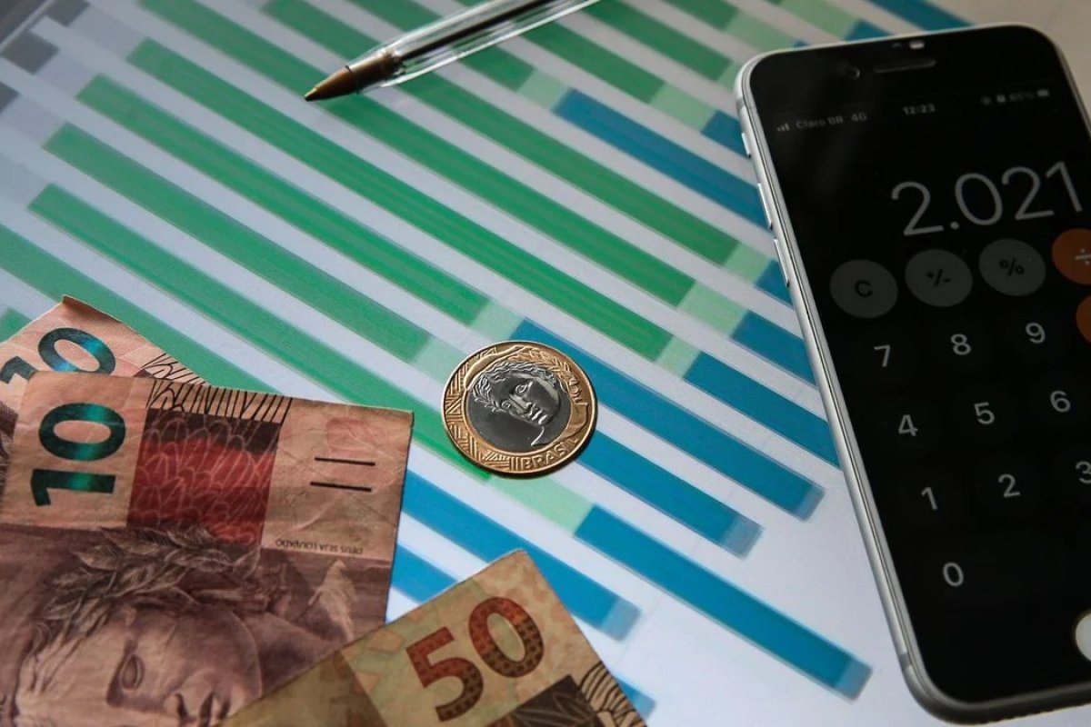 Mercado financeiro eleva projeções para inflação, PIB e dólar em 2024 