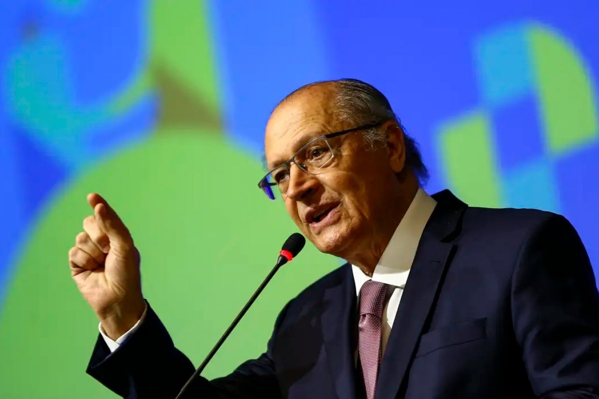 “Brasil ficou caro antes de ficar rico”, afirma Alckmin 