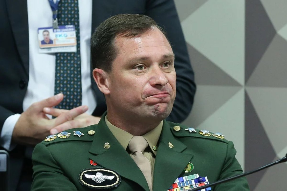 Em nota, defesa de Bolsonaro responsabiliza Cid por fraude nos cartões de vacina