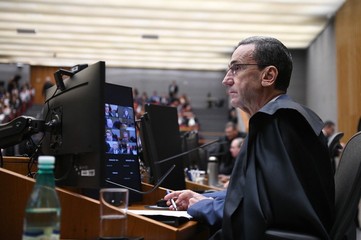 Relator no STJ defende que Robinho cumpra pena no Brasil 