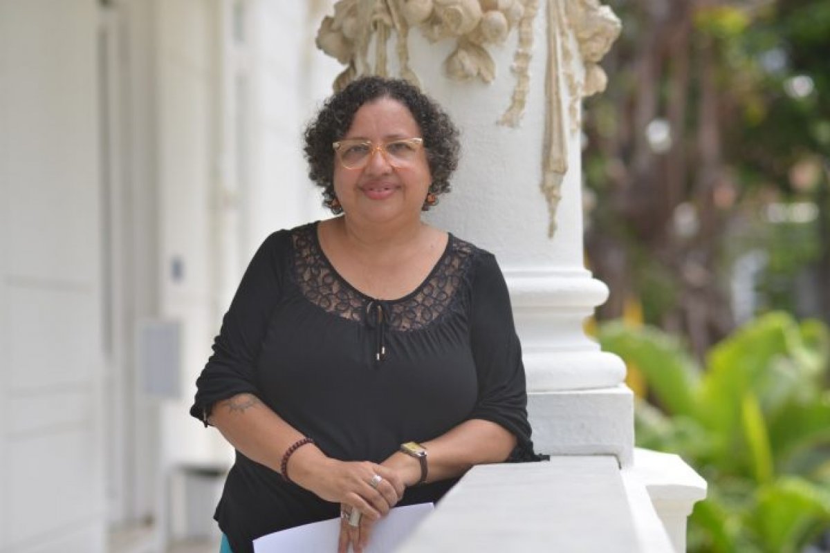 Professora da Uneb lança na quinta-feira (21) nova temporada de programa de leitura de crônicas  