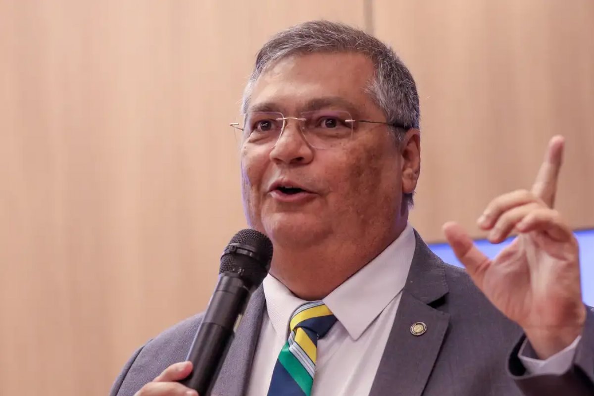 Dino rejeita recurso de Bolsonaro contra multa aplicada pelo TSE