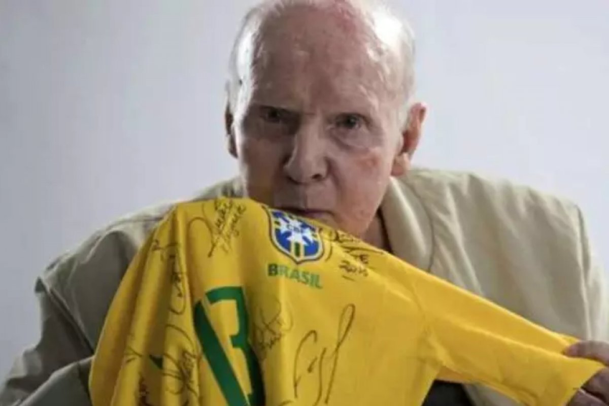 Seleção brasileira fará homenagem a Zagallo em jogo contra a Inglaterra
