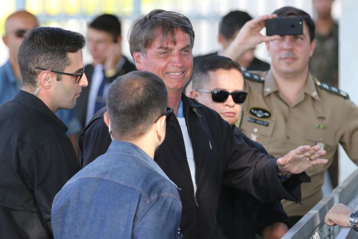 Bolsonaro classifica 'Democracia em Vertigem' como 'ficcção'