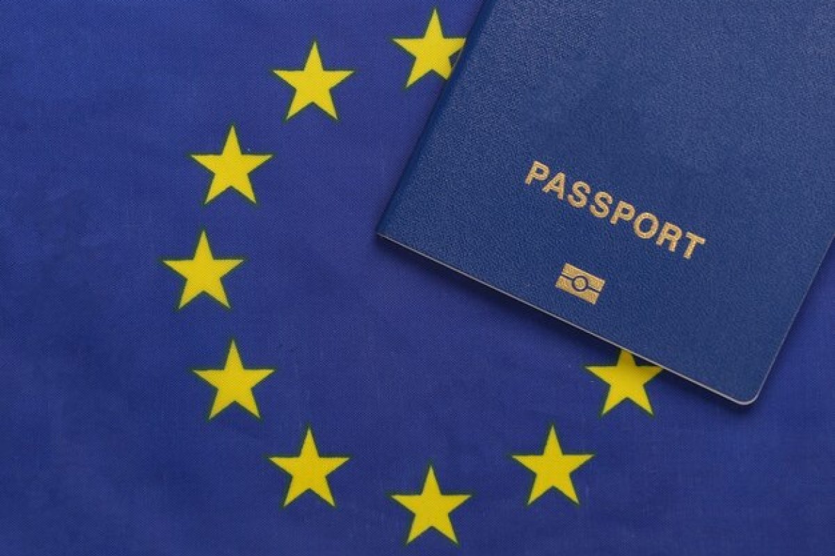 Saiba o que é o Blue Card da União Europeia e como conseguir o visto 