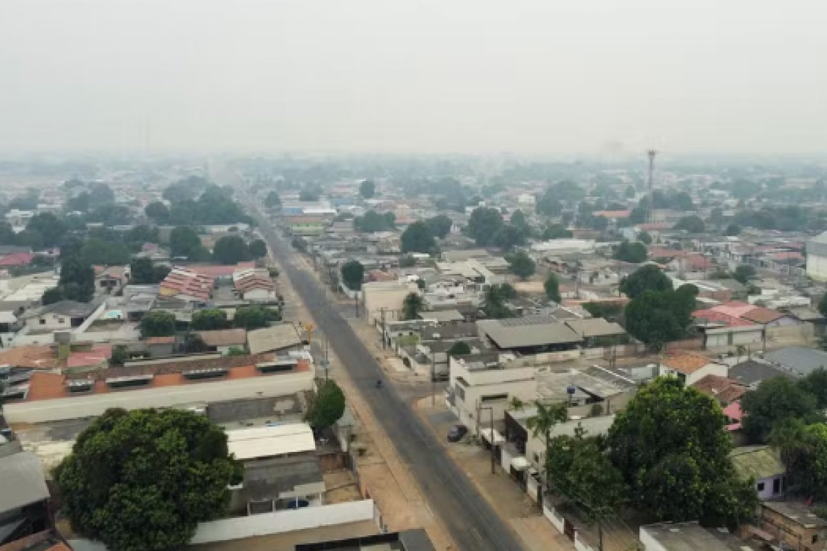 'Nuvem' de fumaça cobre Boa Vista e qualidade do ar atinge nível péssimo 