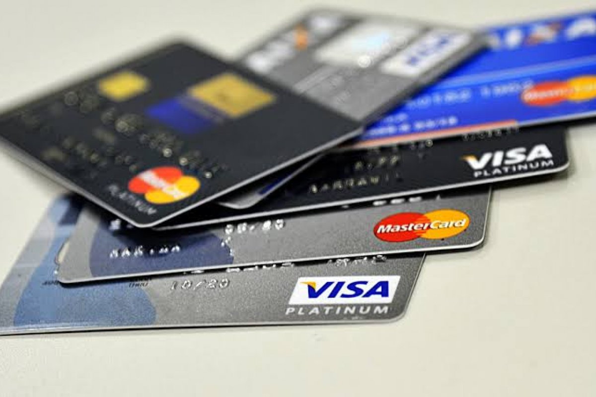 Adolescente é apreendido por furtar 82 cartões de banco no Lollapalooza