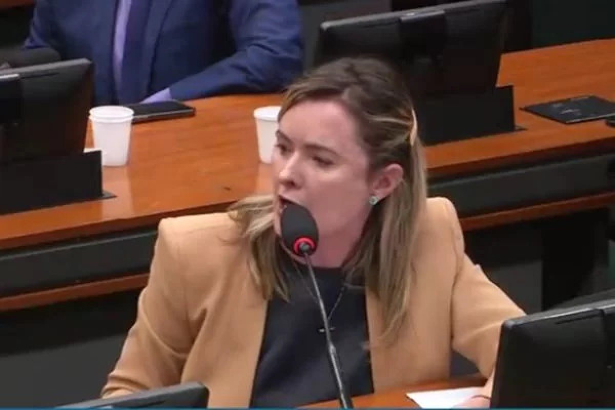Vídeo: “Lava a boca para falar de Marielle” diz Talíria Petrone para Júlia Zanatta durante briga na CCJ