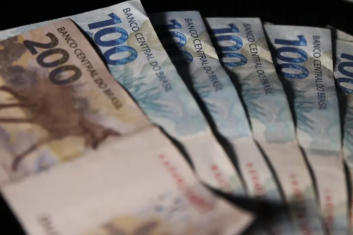 Salário médio do trabalhador brasileiro registra alta de 1,2% em fevereiro