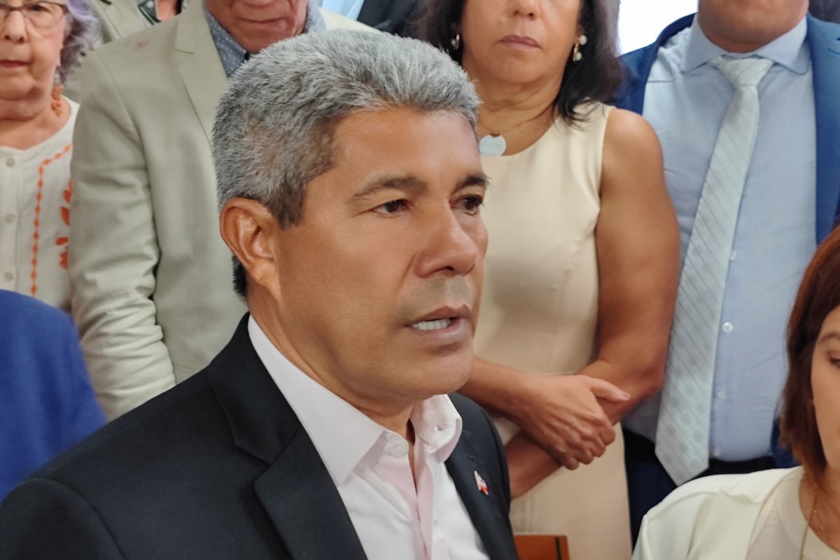 Vídeo: Jerônimo diz que população do Subúrbio 'precisa abrir os olhos' com Sidninho, após vereador solicitar suspensão da licitação do VLT