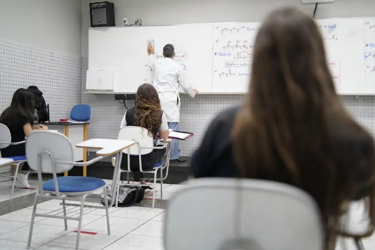 MEC notifica seis instituições de ensino por anúncio irregular de cursos de medicina