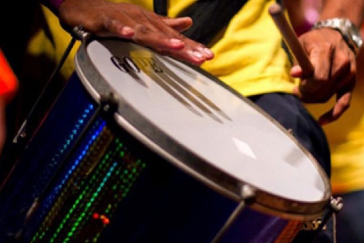 Oficina Musical de Percussão abre 20 vagas gratuitas em Arembepe 