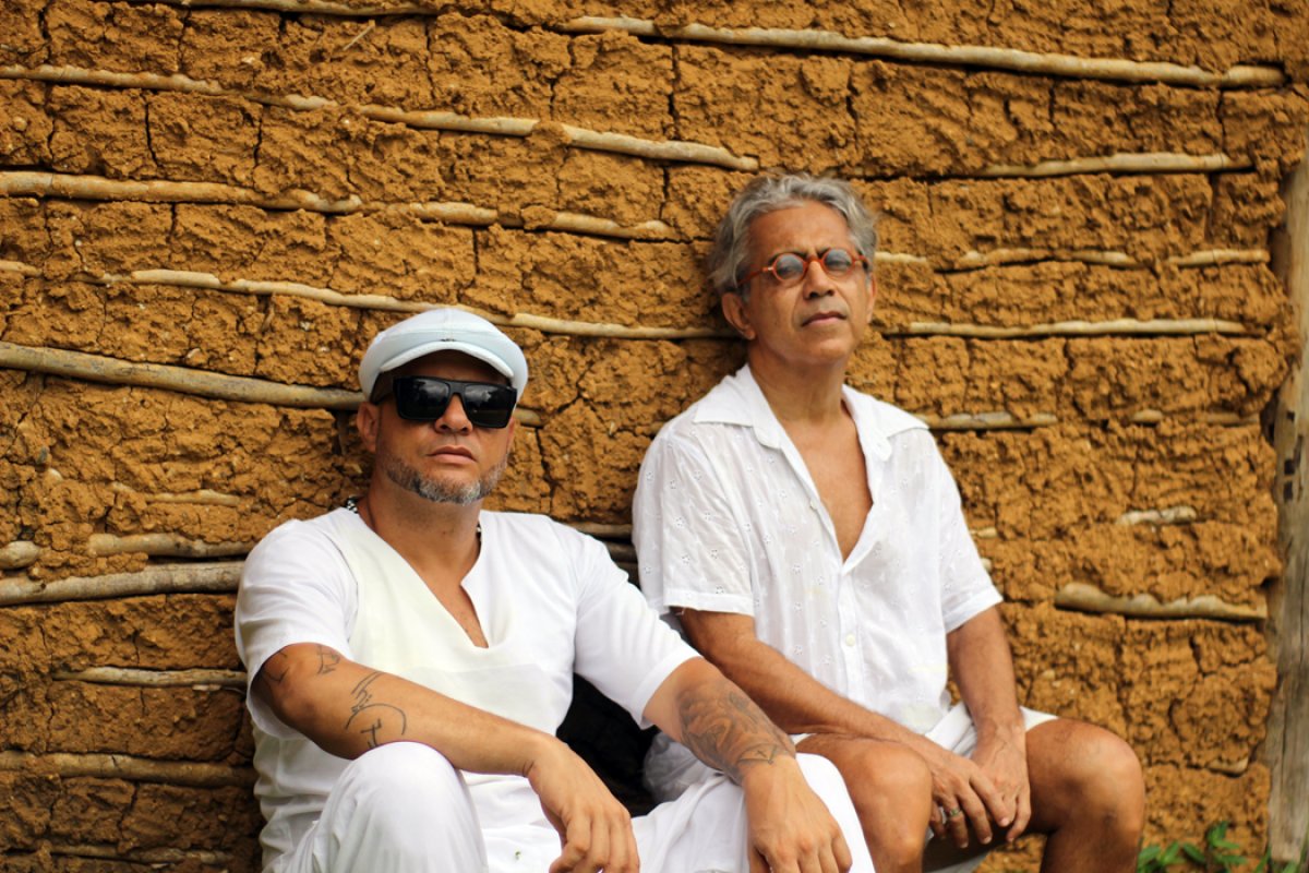 J. Velloso e Recôncavo Experimental celebram as raízes do samba de roda em “Barro nos Pés”!
