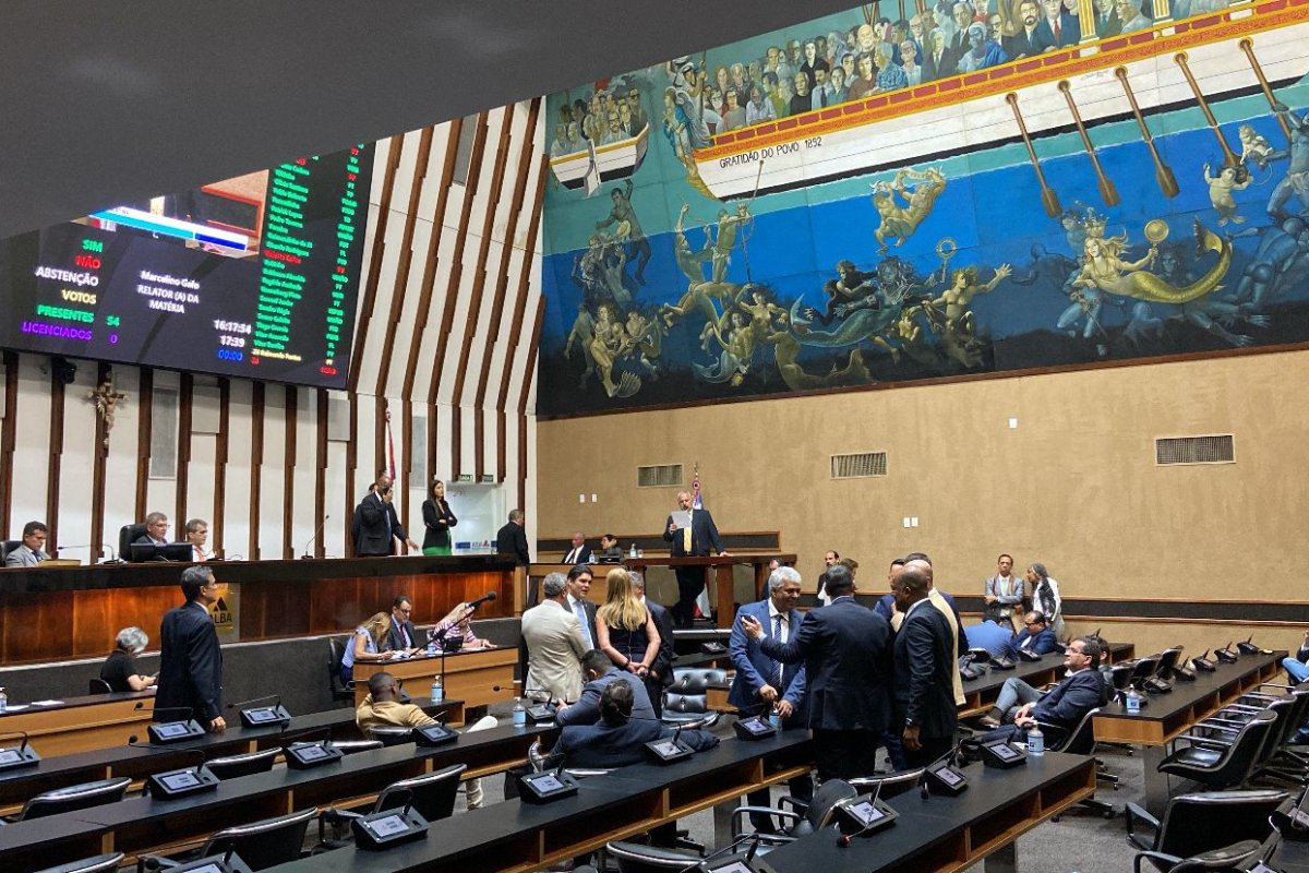 ALBA aprova PL que altera conversão de licença-prêmio em pecúnia no MP