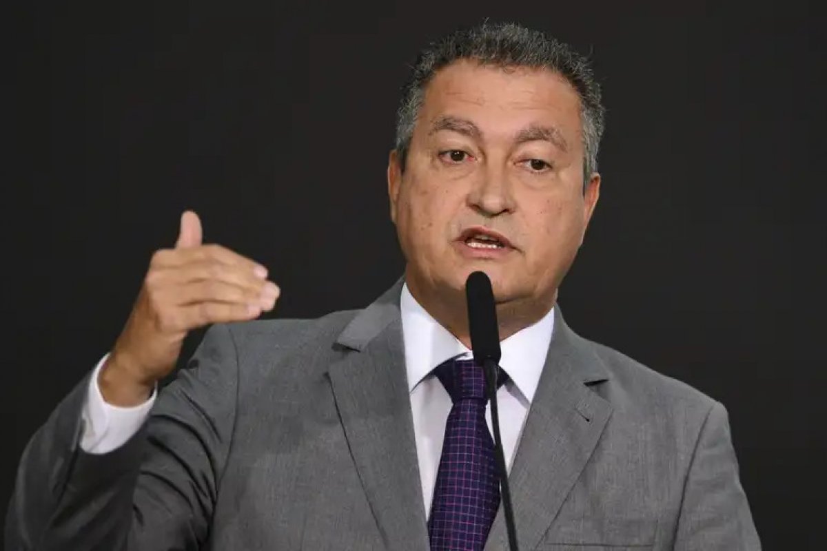 Delatora do caso envolvendo fraude de respiradores diz ter "prints" de conversas com Rui Costa, diz coluna 